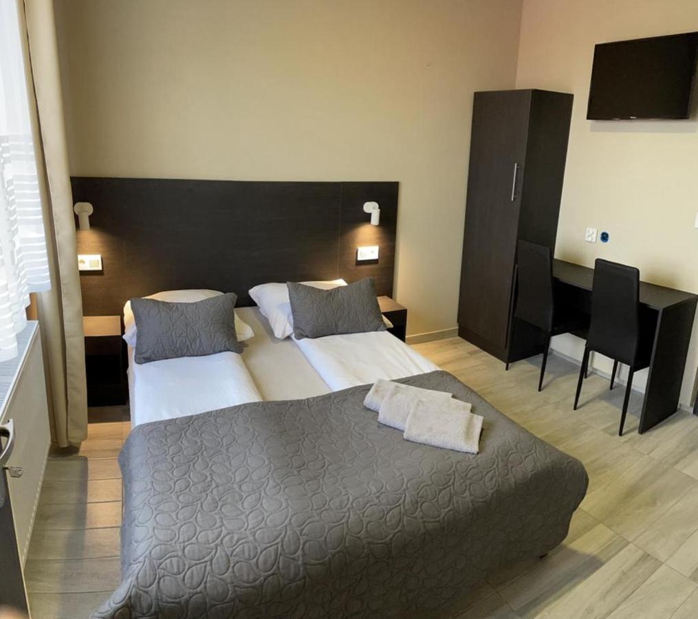 Good Night Noclegi & Strefa Z Sauna I Jacuzzi Ogolnodostepna Lub Na Wylacznosc Czechowice-Dziedzice Eksteriør billede