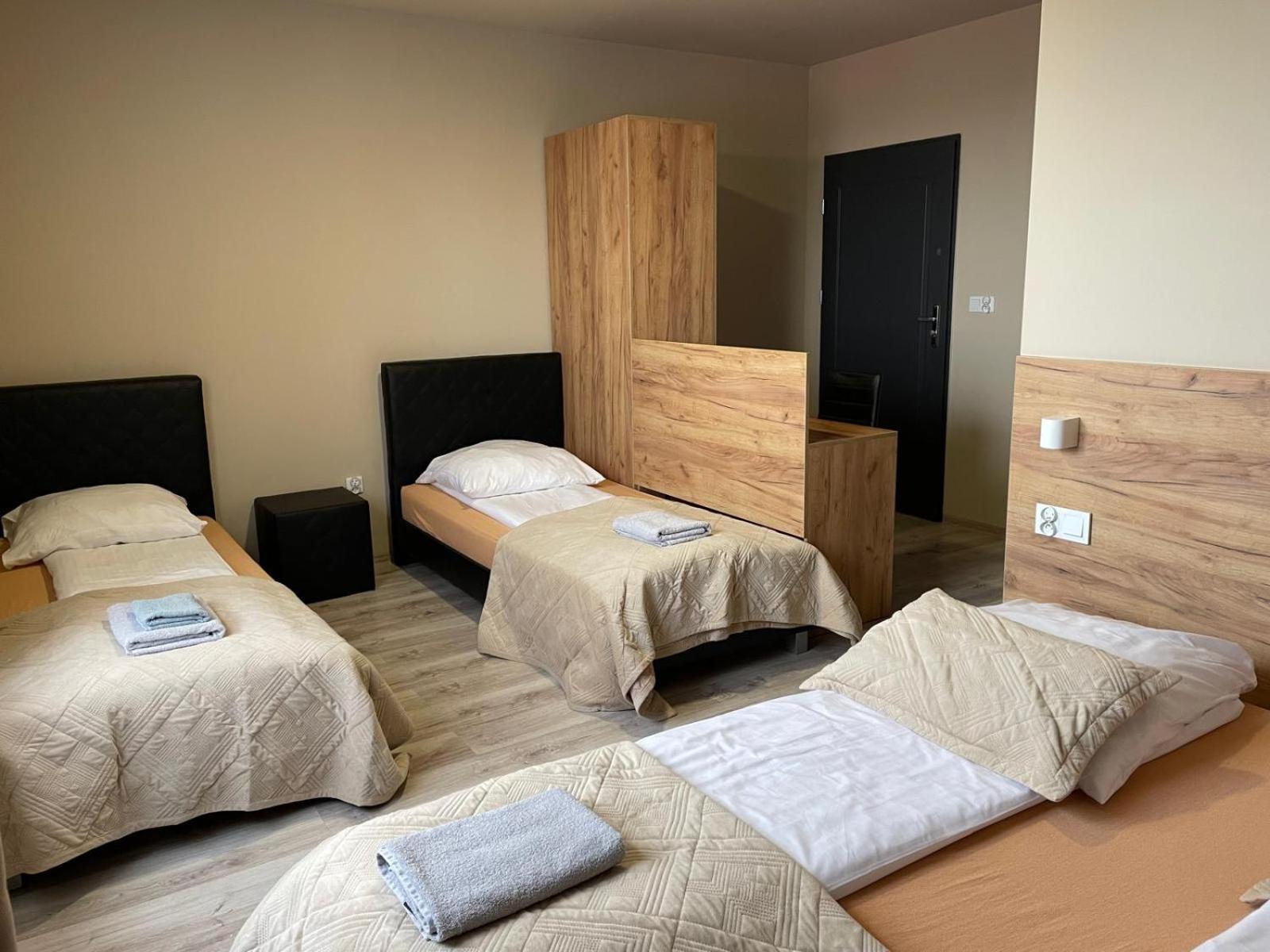 Good Night Noclegi & Strefa Z Sauna I Jacuzzi Ogolnodostepna Lub Na Wylacznosc Czechowice-Dziedzice Eksteriør billede